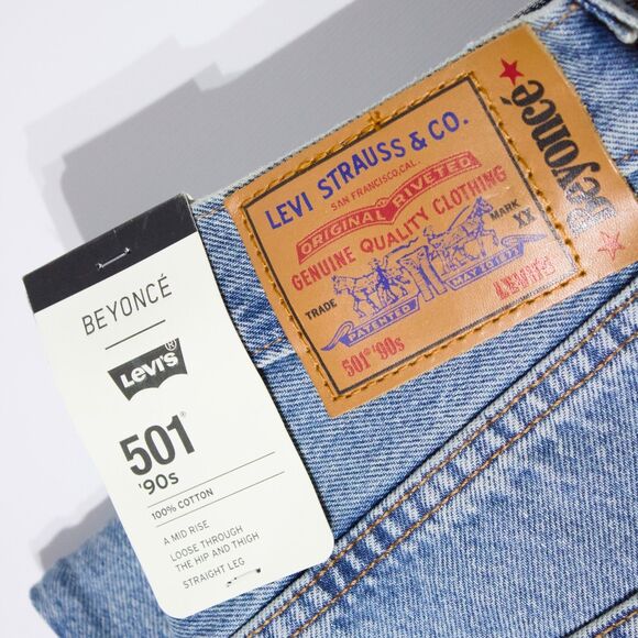 NWT $150 Levi's x Beyonce 501 '90s Light Wash Jeans Rhinestones Women Size 29x30 - Picture 8 of 16